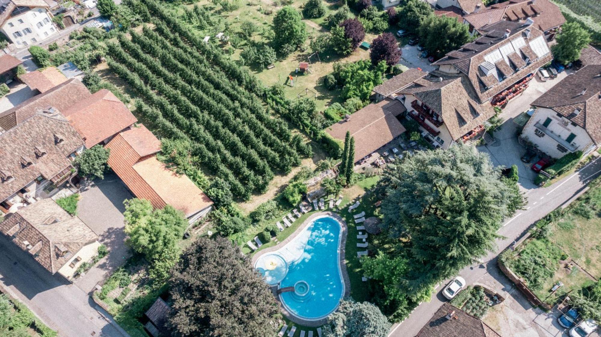 Angerburg Blumenhotel Appiano Sulla Strada Del Vino Esterno foto