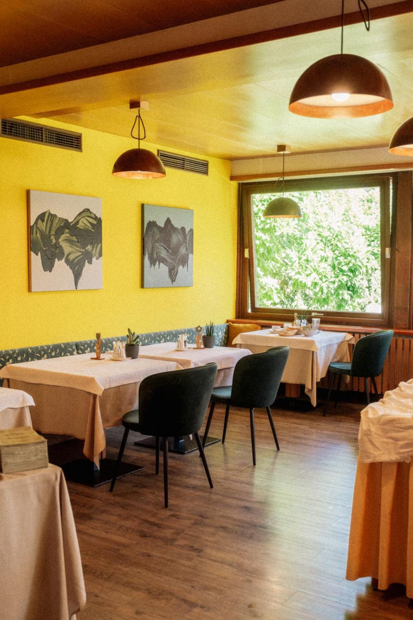 Angerburg Blumenhotel Appiano Sulla Strada Del Vino Esterno foto