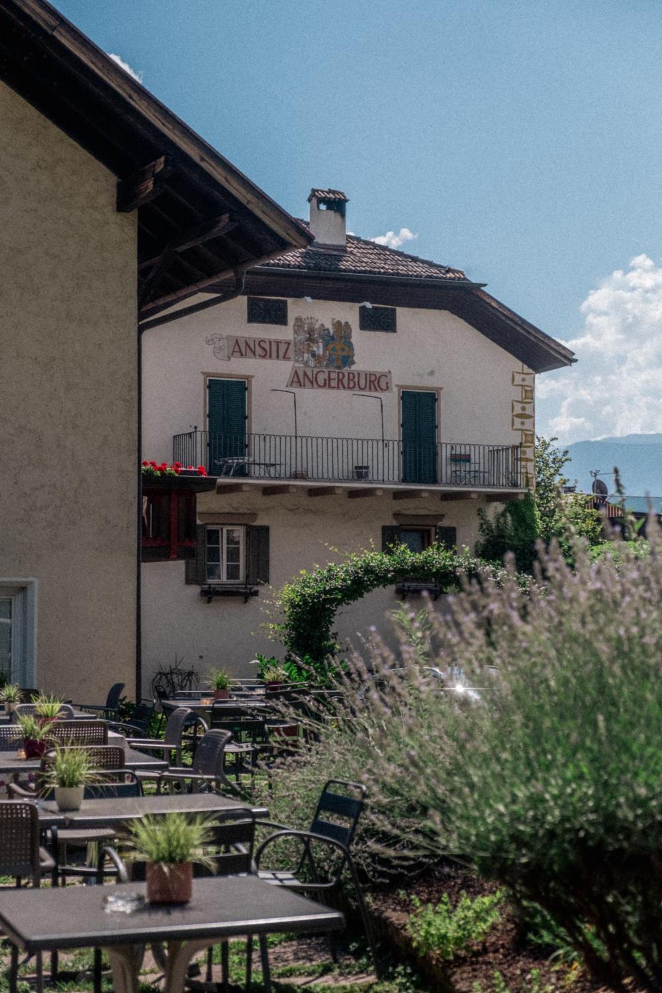 Angerburg Blumenhotel Appiano Sulla Strada Del Vino Esterno foto
