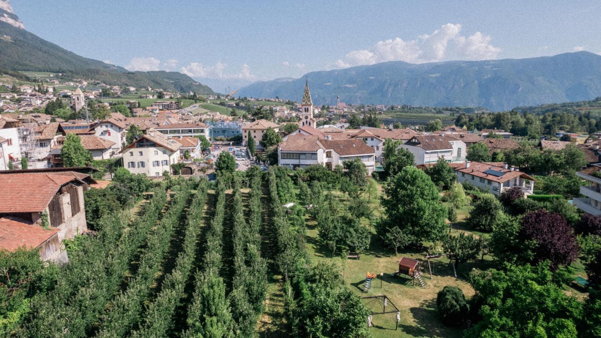 Angerburg Blumenhotel Appiano Sulla Strada Del Vino Esterno foto