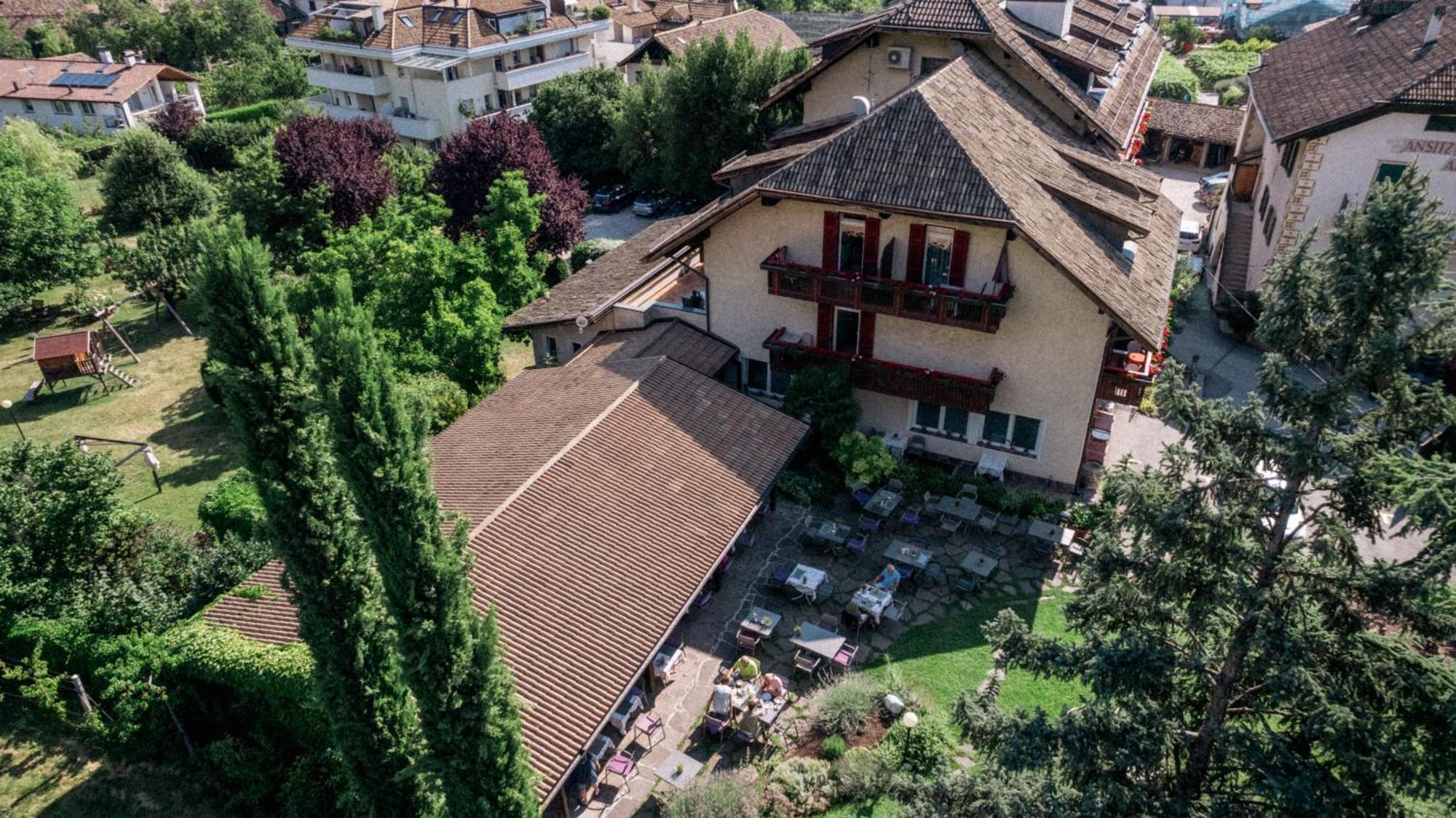 Angerburg Blumenhotel Appiano Sulla Strada Del Vino Esterno foto