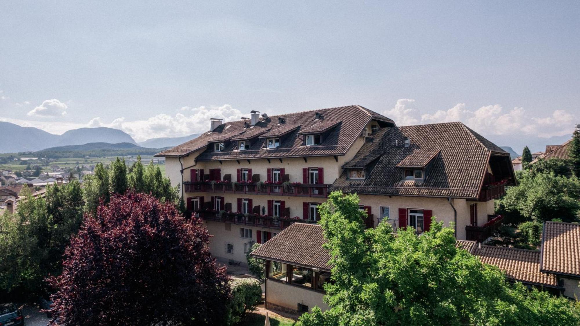Angerburg Blumenhotel Appiano Sulla Strada Del Vino Esterno foto