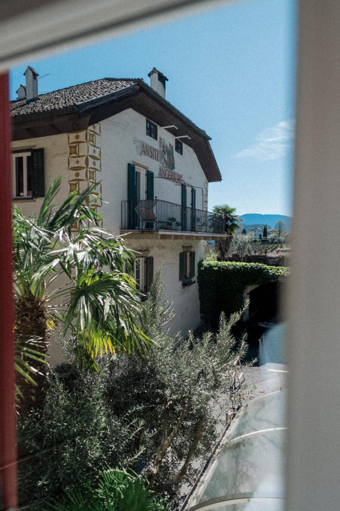 Angerburg Blumenhotel Appiano Sulla Strada Del Vino Esterno foto