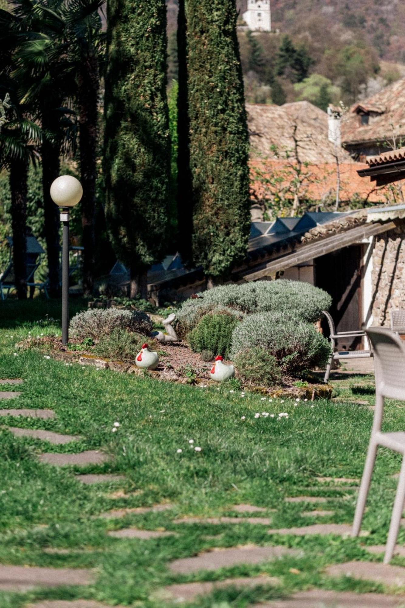 Angerburg Blumenhotel Appiano Sulla Strada Del Vino Esterno foto