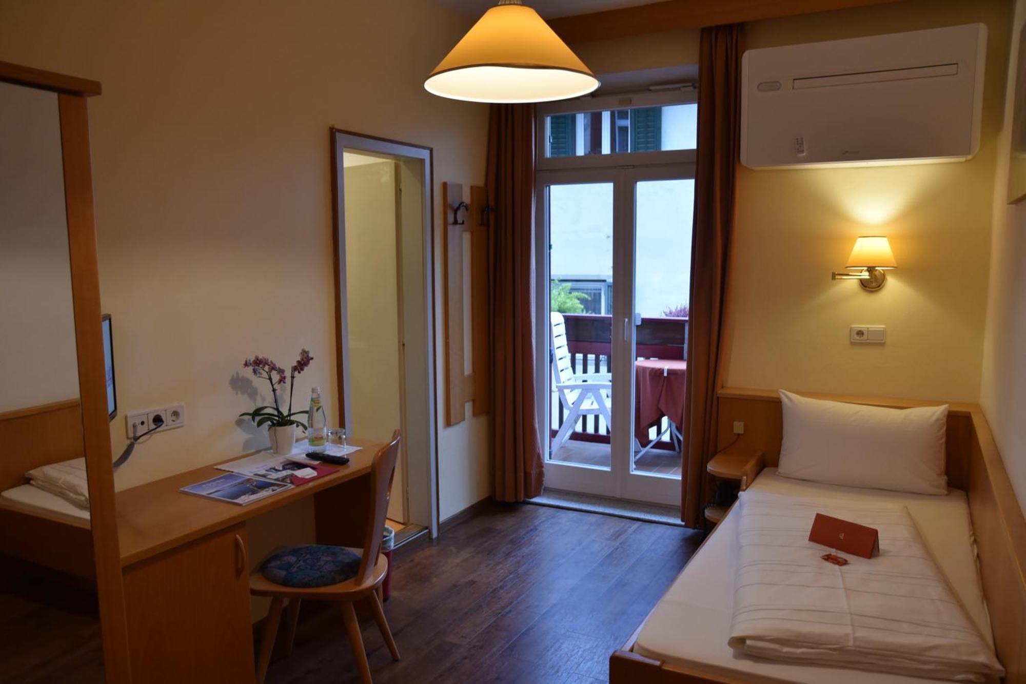 Angerburg Blumenhotel Appiano Sulla Strada Del Vino Camera foto