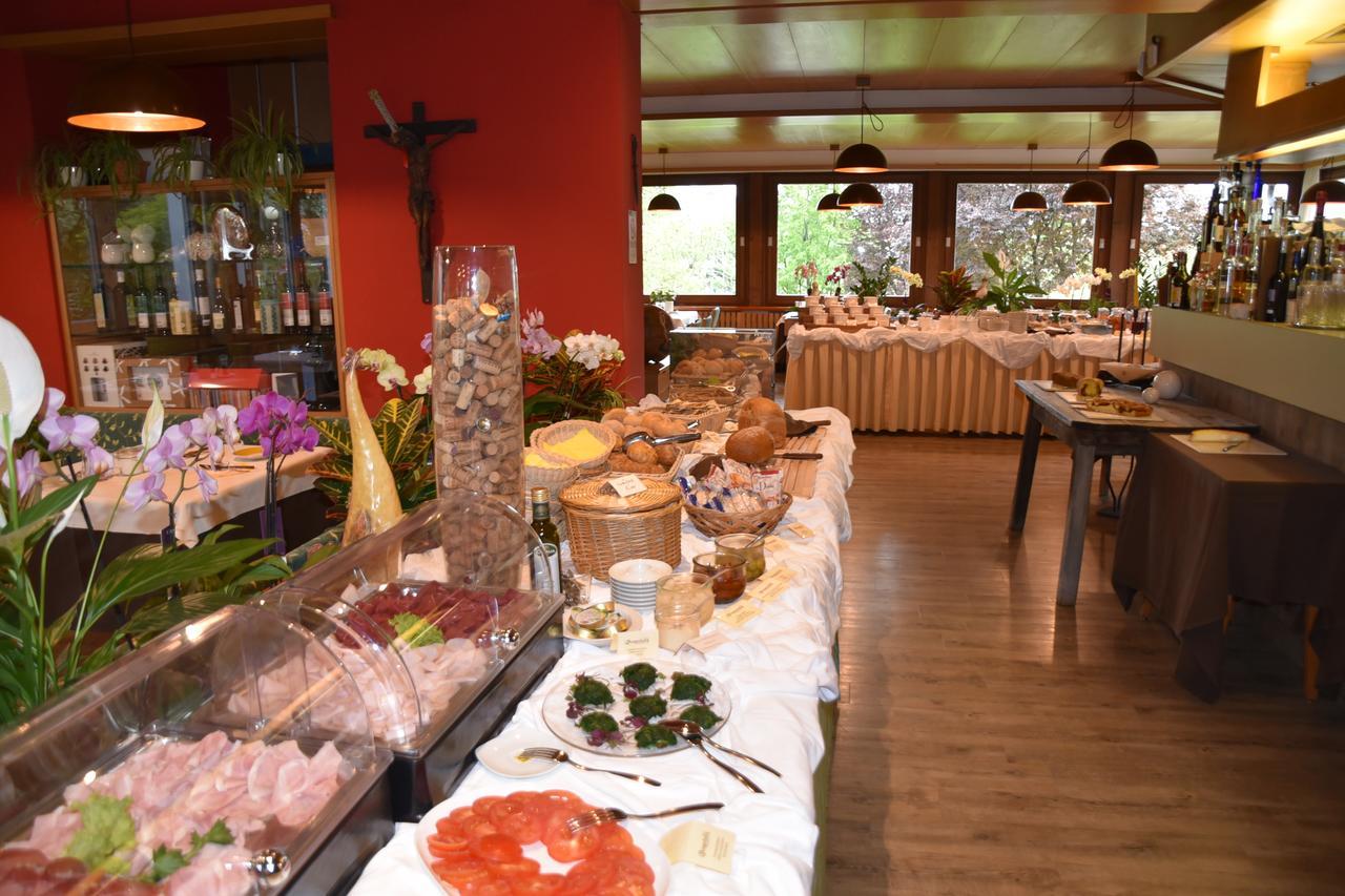 Angerburg Blumenhotel Appiano Sulla Strada Del Vino Esterno foto