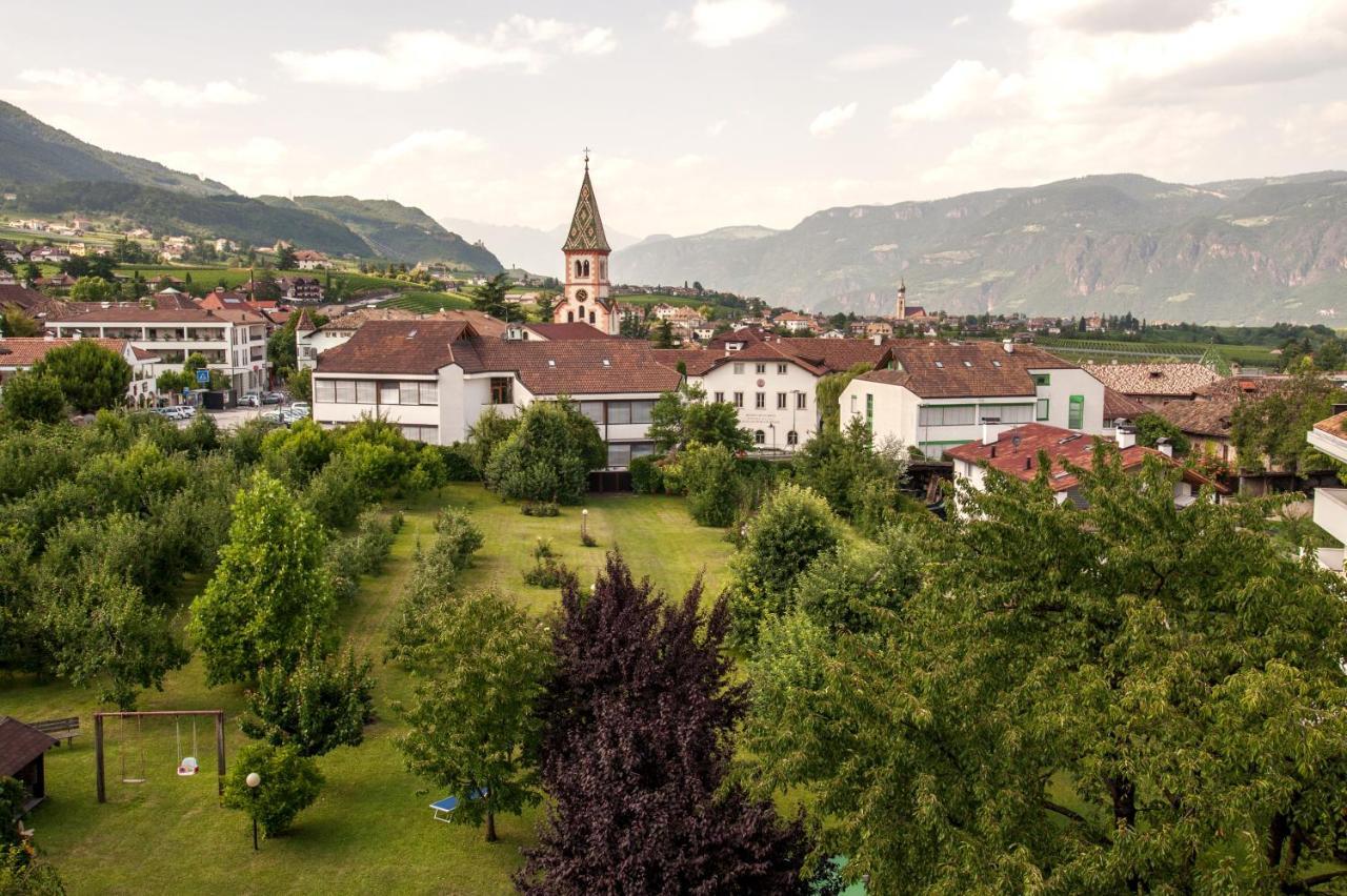 Angerburg Blumenhotel Appiano Sulla Strada Del Vino Esterno foto