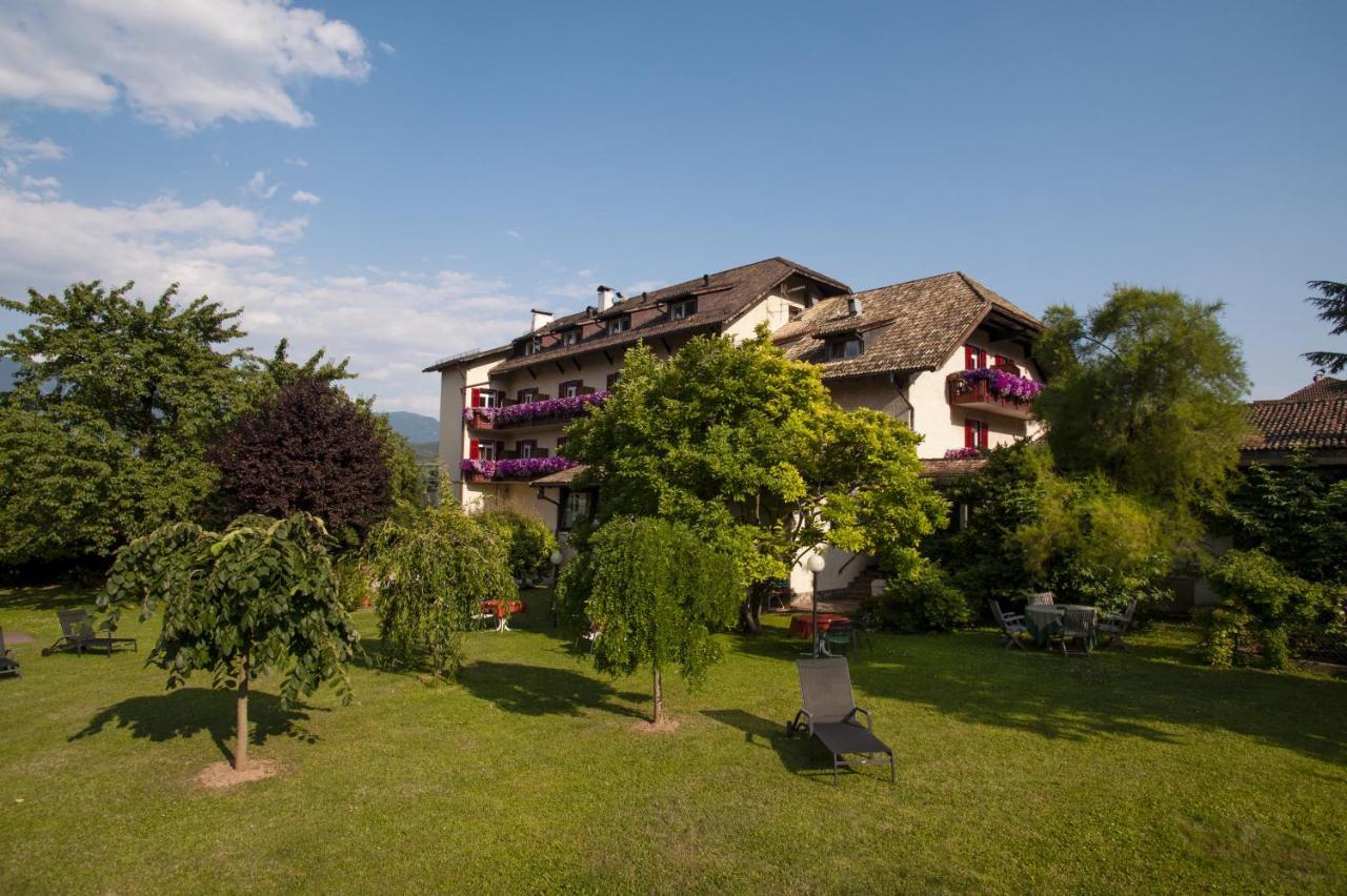 Angerburg Blumenhotel Appiano Sulla Strada Del Vino Esterno foto